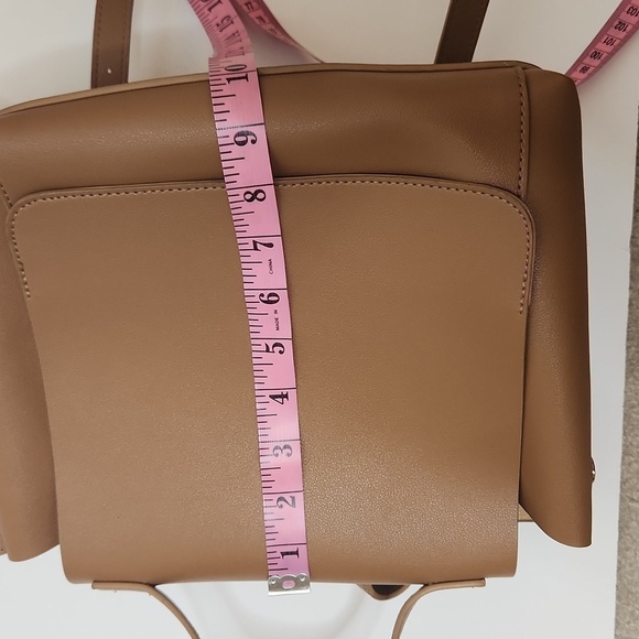  Women\'s Camel Brown Unlined Flapover Tote Backpack with Goldtone Hardware main image 12